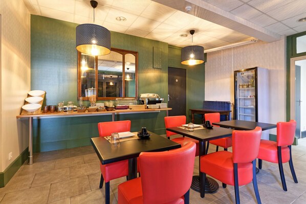 Daily buffet breakfast (EUR 14 per person)