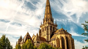 A historic church with a tall spire and multiple towers. - Contact Hôtel de la Gare et son restaurant Côte à Côte (Autun)