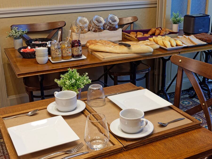 Daily buffet breakfast for a fee