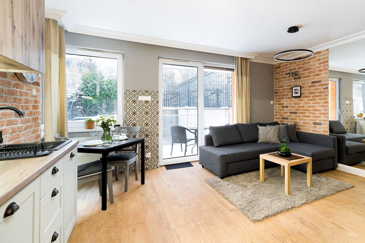 Studio Suite (5C/28) | Living area | Flat-screen TV