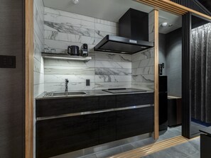 Habitación Deluxe con 2 camas individuales, para no fumadores | Cocina privada | Frigobar y tetera eléctrica