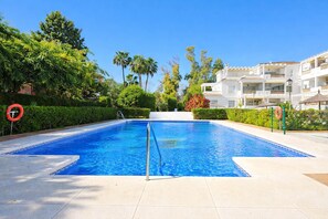 Pool - Modern 3 bedroom apartment in Puerto Banus (Marbella)