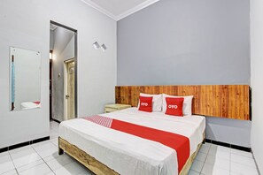 华丽双人房 | 办公桌、免费 WiFi、床单