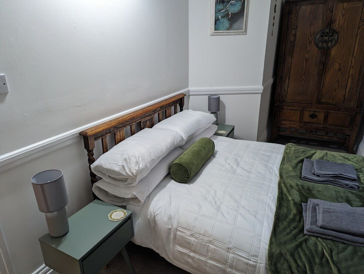 Free WiFi, bed sheets