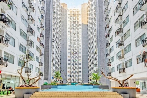 Outdoor pool - Hotel O The Jarrdin Apartment By Putra Homestay Property (Bandung)