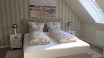 3 bedrooms, travel crib, WiFi, bed sheets