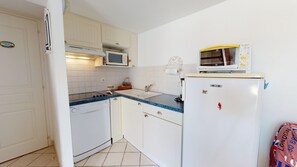 KylskÄp, mikrovÄgsugn, ugn och spishÀll