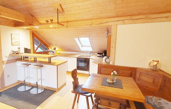 Geladeira, fogão, cooktop, cafeteira/chaleira