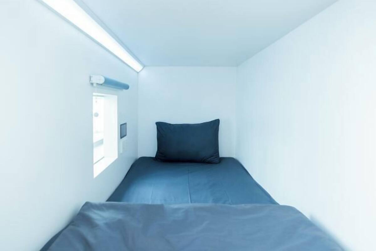 Soundproofing, free WiFi, bed sheets