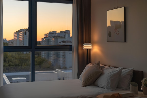 Studio | Hypo-allergenic bedding, desk, laptop workspace, blackout drapes