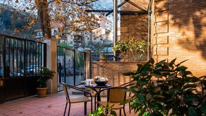 Unclassified image, 3 of 14, button - Sani Apart Hotel (Tbilisi)