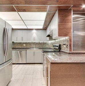 Private kitchen - Casa Olympus  (Hallandale Beach)