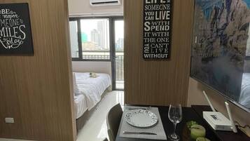 1 bedroom, iron/ironing board, WiFi (free), bed sheets