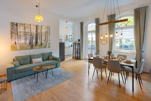 Interior - Design & history I king beds+kitchen+parking (Wesel)