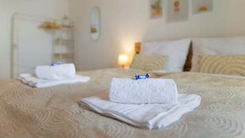 2 bedrooms, desk, iron/ironing board, travel crib