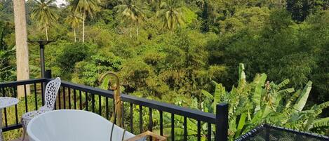 Standard Queen Room | 1 kamar tidur dan seprai linen