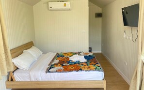 1 bedroom, bed sheets