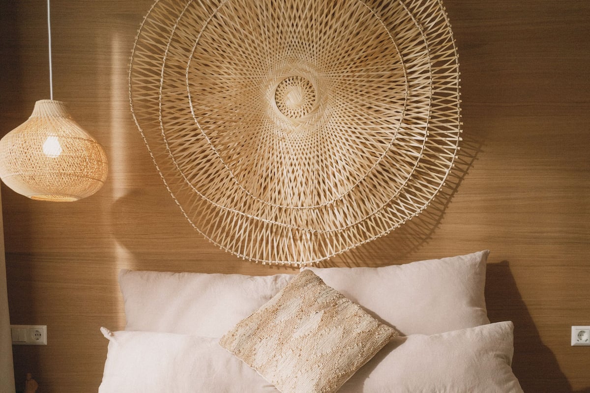 Escritorio, wifi gratis, ropa de cama