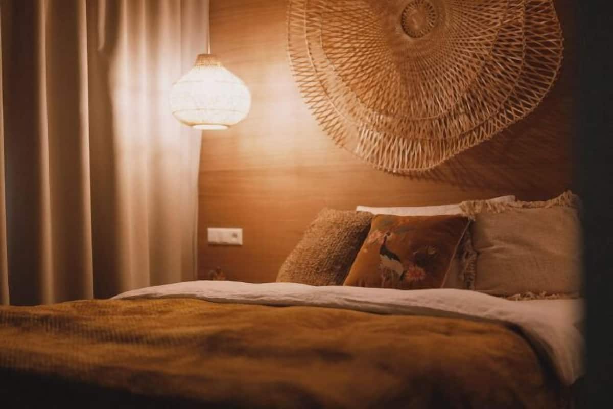 Escritorio, wifi gratis, ropa de cama