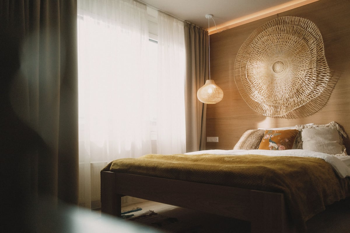 Escritorio, wifi gratis, ropa de cama