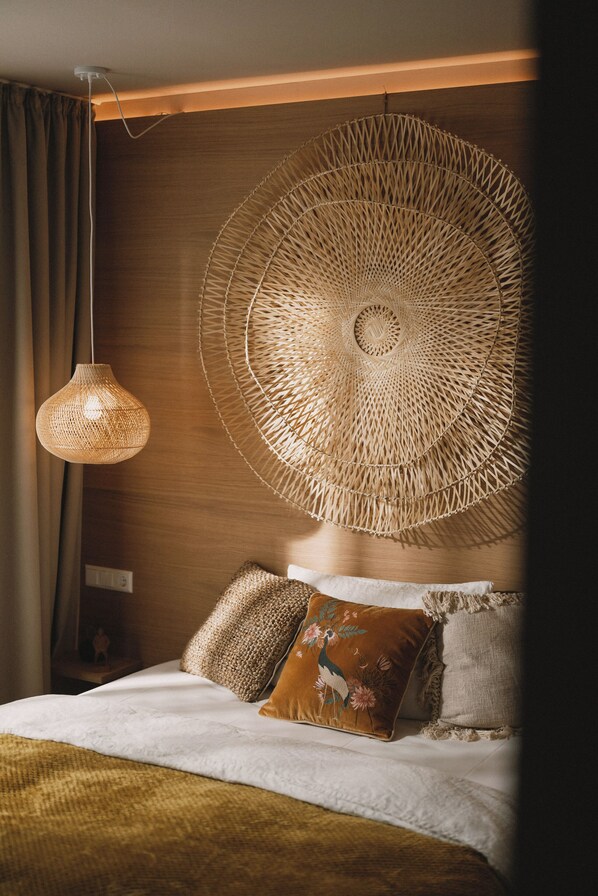 Escritorio, wifi gratis y ropa de cama