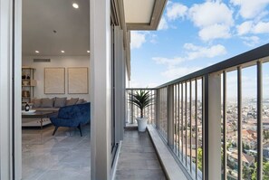 Property grounds - Savyon View 3BDR - ApartHotels In City Center (Jerusalem)