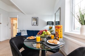 Deluxe-lejlighed | Spisning på værelset