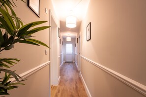 Hallway - Smart Apartments - Seymour (Southampton)