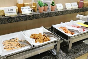 Café da manhã com buffet todos os dias mediante uma taxa