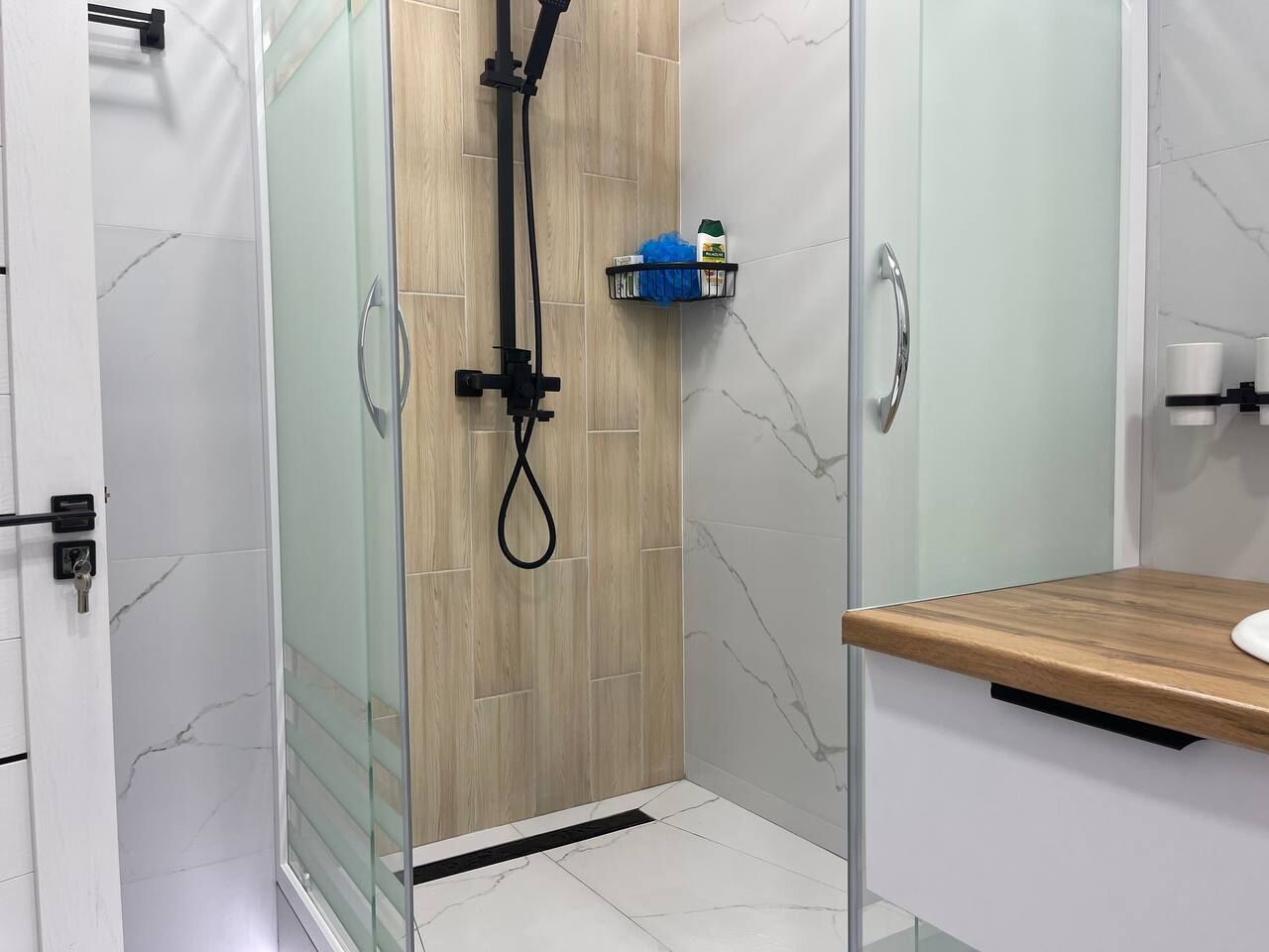 Shower, jetted tub, hair dryer, bidet