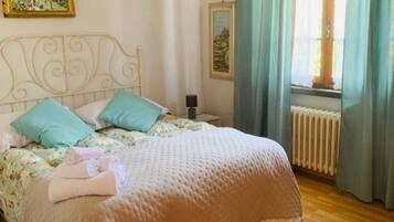 Basic Villa | 5 bedrooms, desk, laptop workspace, blackout drapes