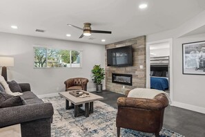 6 habitaciones, tabla de planchar con plancha, wifi y ropa de cama