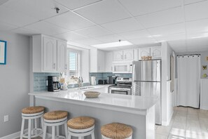 Fridge, microwave, oven, stovetop - Beautiful Bridgewater Oceanfront 2 Bedroom Suite (Pawleys Island)