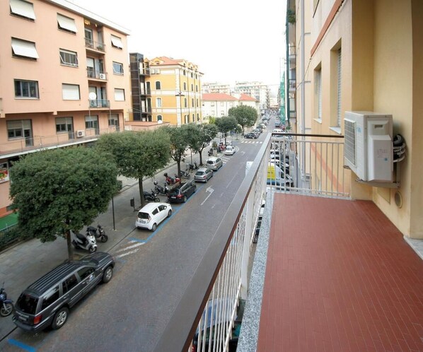 Apartment (2 Bedrooms) | Balcony