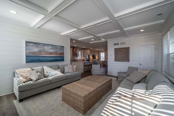 Télévision, baby-foot, table de tennis de table