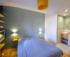 1 chambre, bureau, fer et planche à repasser, Wi-Fi gratuit