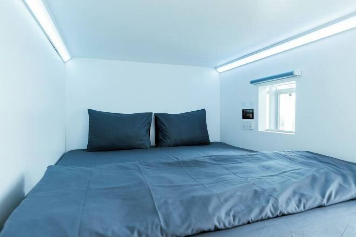 1 habitación, sistema de insonorización, wifi gratis y ropa de cama