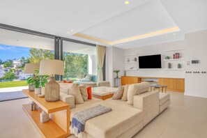 TV, DVD player - Villa Serena (Benahavís)