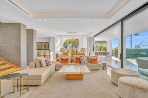 TV, DVD player - Villa Serena (Benahavís)