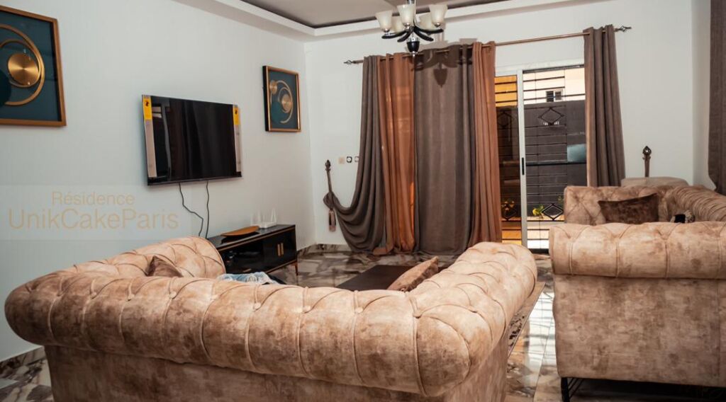 TV, table football, ping pong, stereo