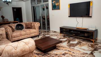 TV, table football, ping pong, stereo