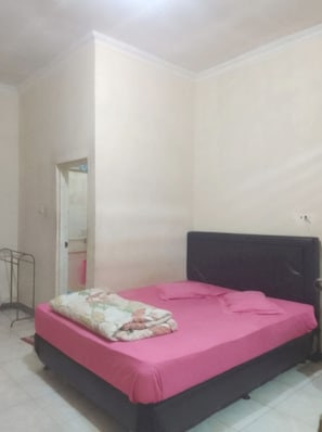 Quarto casal standard | Wi-Fi de cortesia, roupa de cama