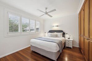 4 Schlafzimmer, Bügeleisen/Bügelbrett, kostenloses WLAN, Bettwäsche