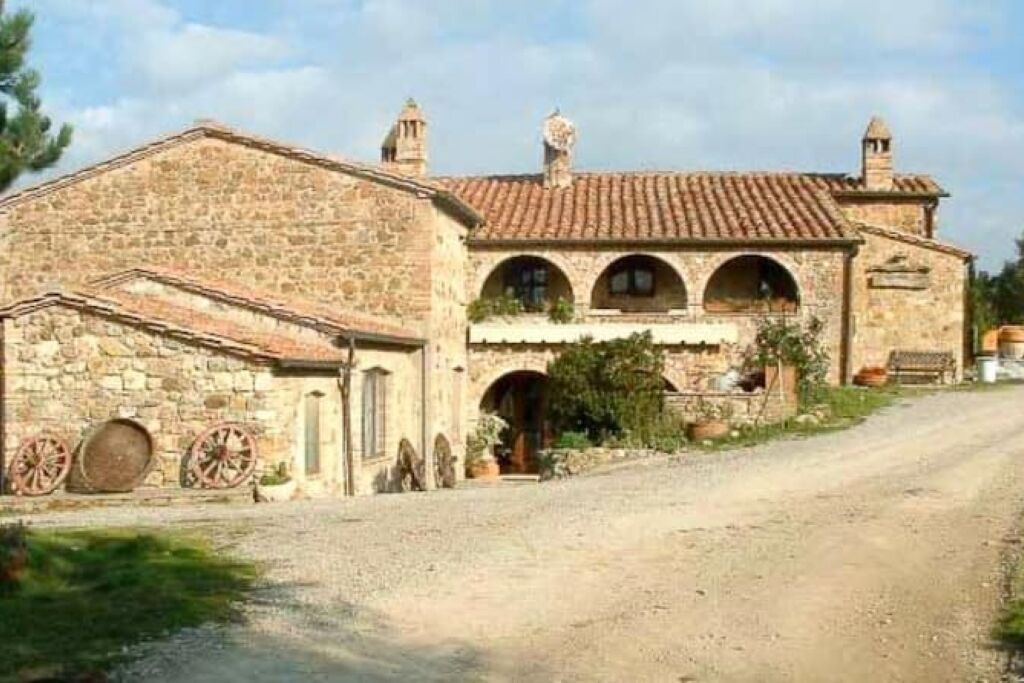 5 bed\/6 bath farm stay with pool