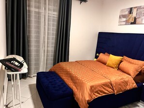 1 bedroom, iron/ironing board, WiFi, bed sheets - LUXE ONE BEDROOM APT (Kampala)