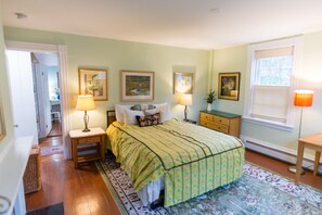 3 makuuhuonetta, työpöytä, silitysrauta/-lauta, ilmainen Wi-Fi