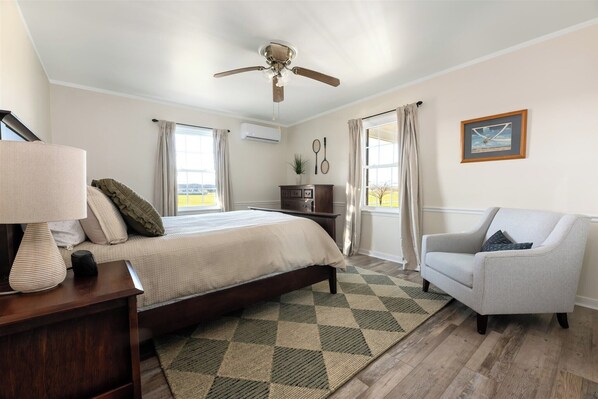 4 bedrooms, desk, iron/ironing board, travel cot