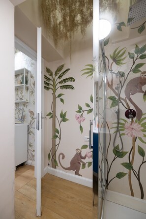 Secador de pelo, toallas