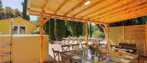 Outdoor dining