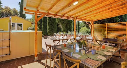 Private Tuscan Villa , private pool,immersed in a breathtaking park, sleeps 6